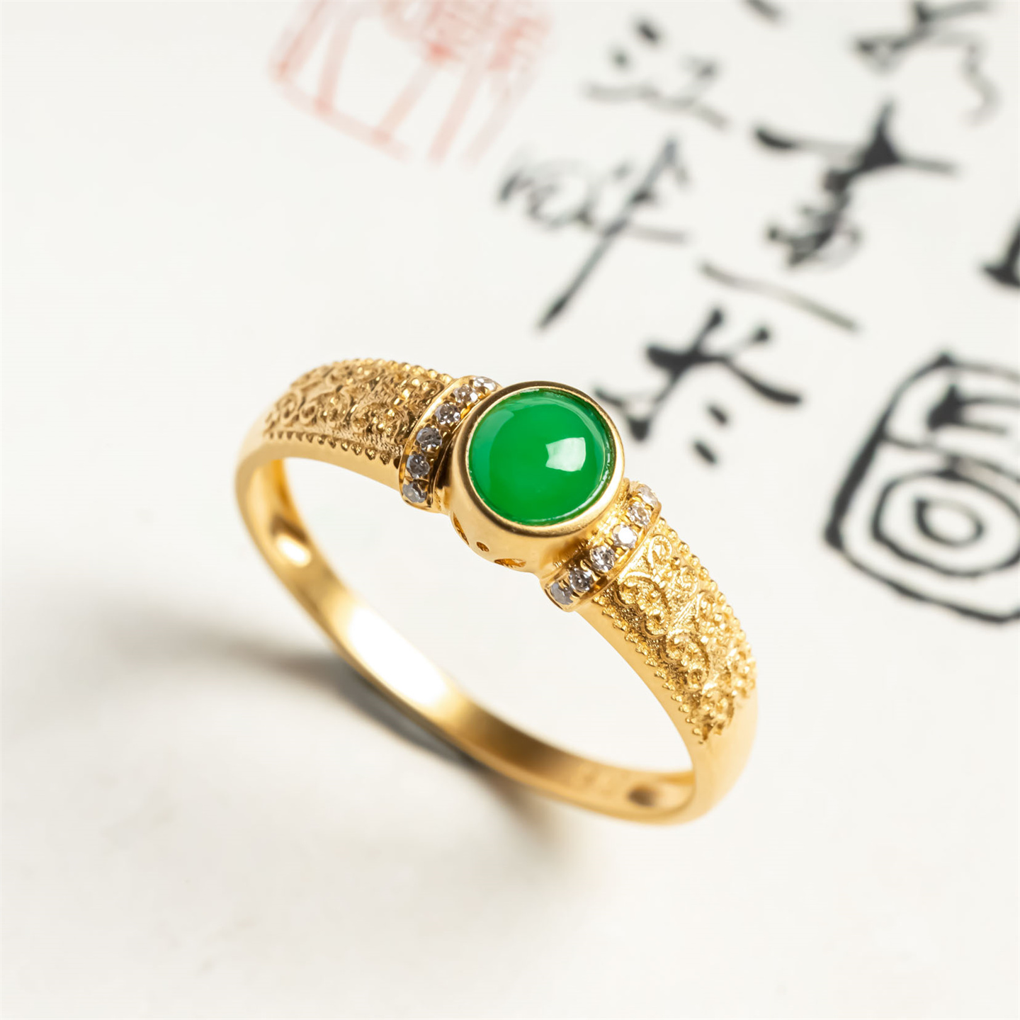 翠贵人18K阳绿老坑时尚戒面戒指