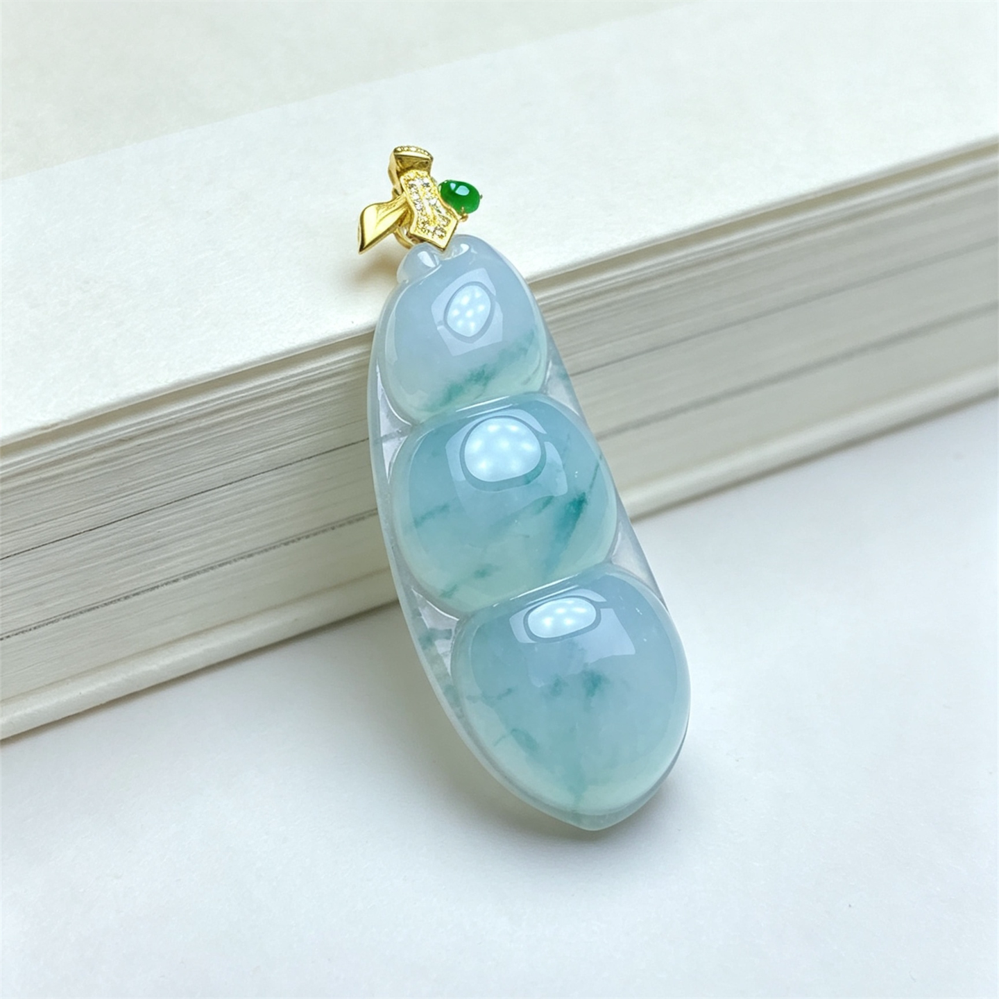 翠贵人冰飘花老坑18K四季豆吊坠