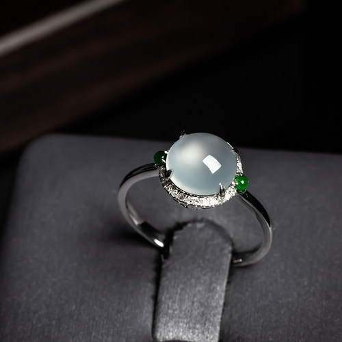 A货高冰种圆形蛋面翡翠戒指
