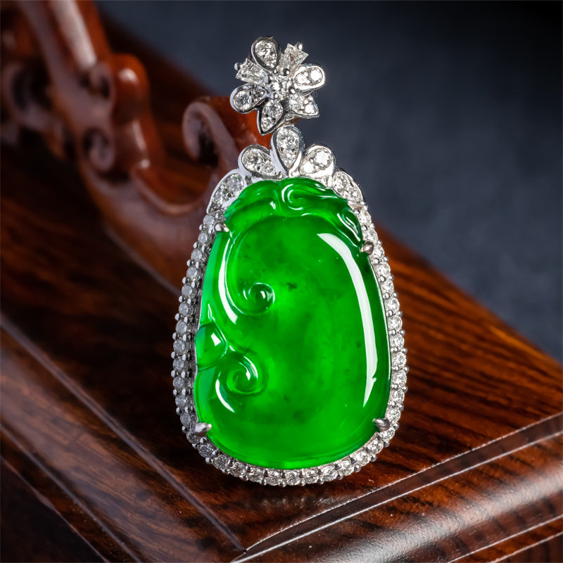 天然翡翠A货冰种满绿高档吉祥如意吊坠18K冰绿男女款时尚如意挂件