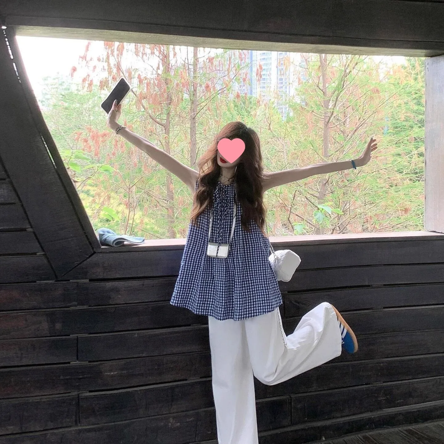韩系复古蓝白格子背心无袖上衣女设计感宽松显瘦系带娃娃小衫夏季