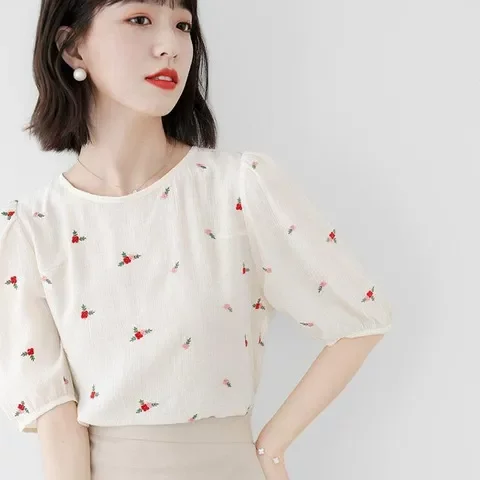 刺绣衬衣设计感小众小宽松休闲百搭女衬衫短袖洋气重工优雅碎花