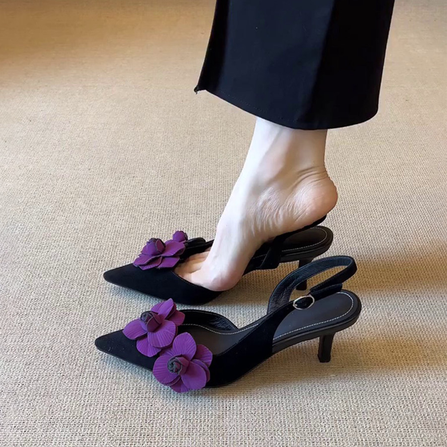 「卡鹿莉 KLULI」法式气质花朵尖头高跟鞋一字扣带细跟包头凉鞋女