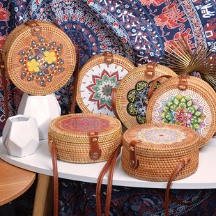 藤编包复古文艺包包网红花瓣沙滩斜挎单肩包圆形手工编织皮扣女包