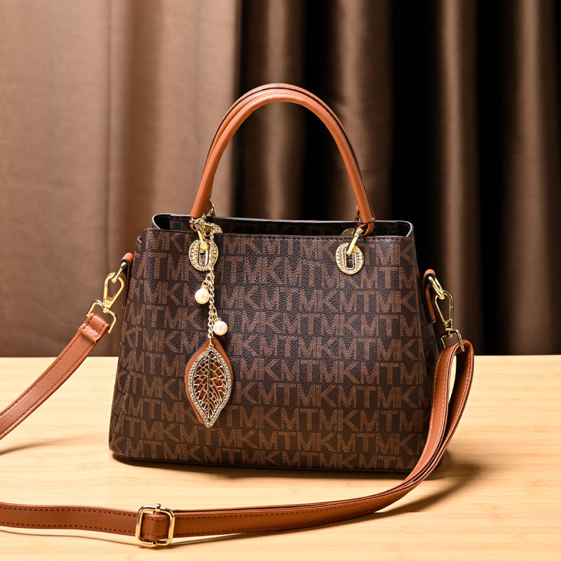 今年流行包包女2023新款通勤大包斜挎包高级感女士单肩手提妈妈包