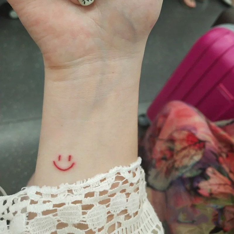 哎哟微wall 笑脸纹身贴彩色防水女 可爱微笑女孩小清新图案