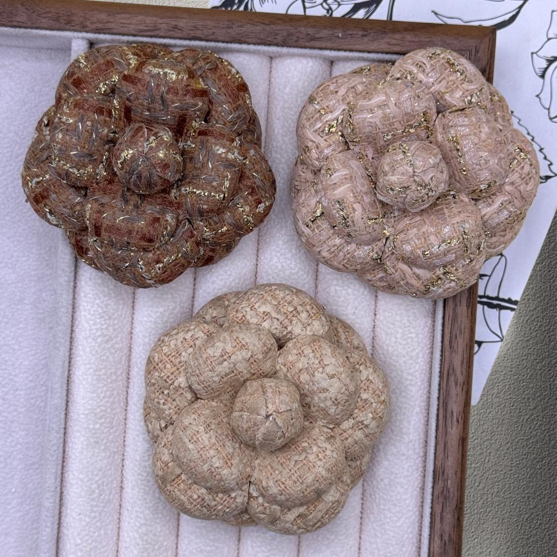 小香风美拉德色系胸针