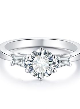 云同珠宝经典左右逢源梯方圆形莫桑石戒指送礼推荐结婚礼物