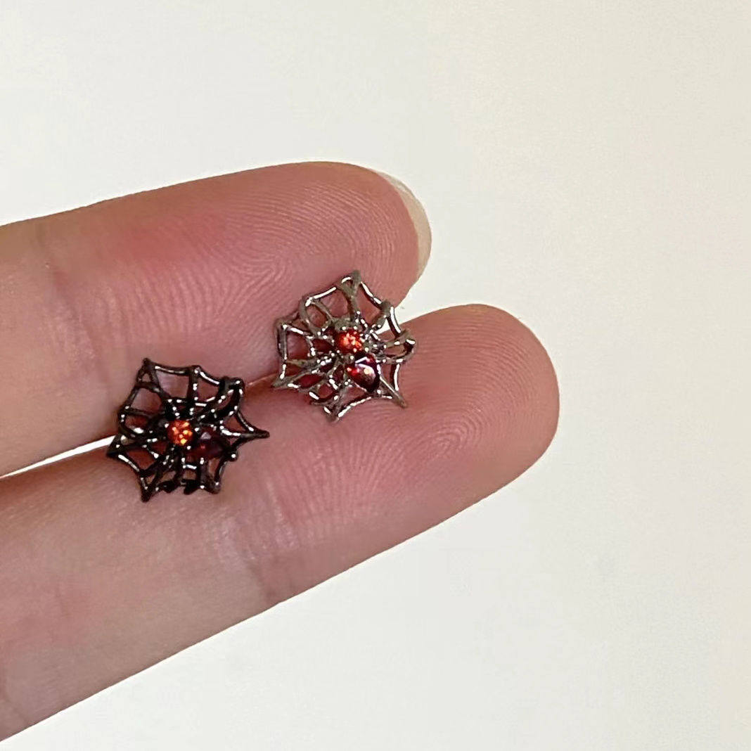 暗黑蜘蛛网锆石耳钉女甜酷新款潮耳骨蜗钉独特小众设计感精致耳环