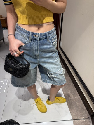 chao 有型 设计感假破洞烂边设计 中腰 慵懒牛仔浅蓝色中裤