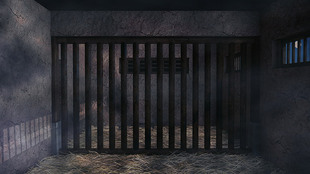 古代关押犯人的监狱阴森黑暗小屋牢笼牢狱高清LED大屏幕舞台图片