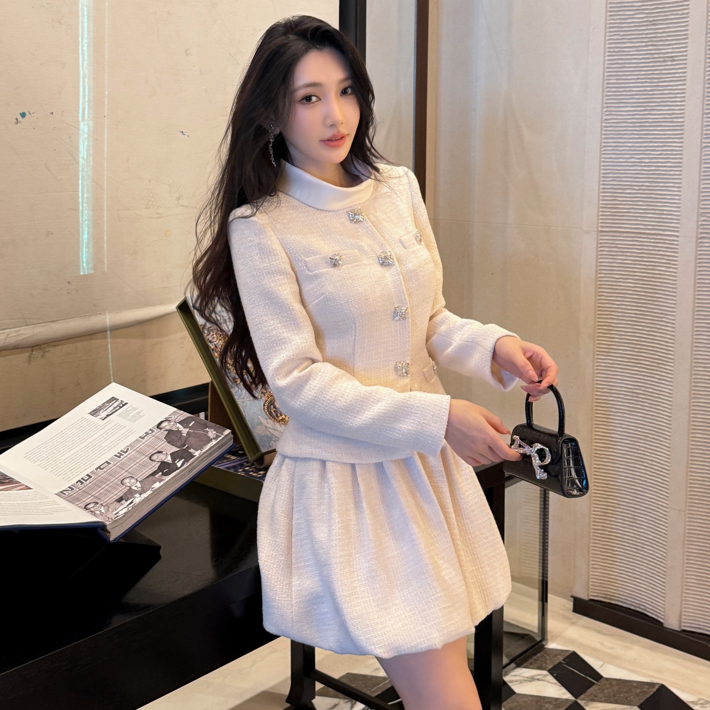 米白色长袖立领巨好看连衣裙