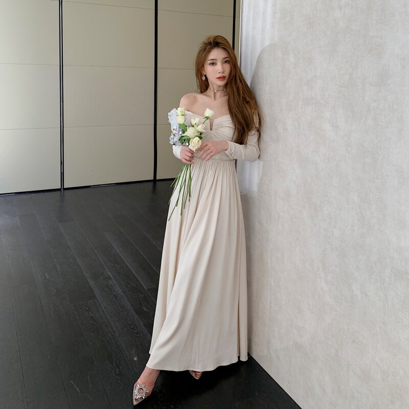 奶茶的味道2026年春装新款性感小心机一字肩连衣裙女神范及踝长裙