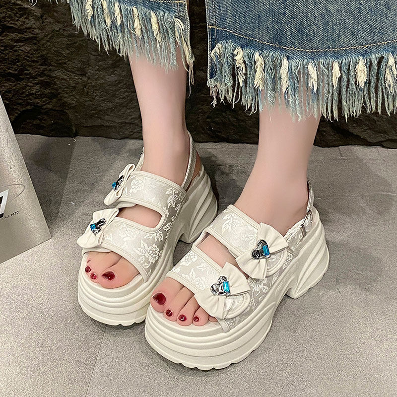 2025夏季新款8cm内增高女鞋厚底蝴蝶结水钻松糕拖鞋百搭运动凉鞋