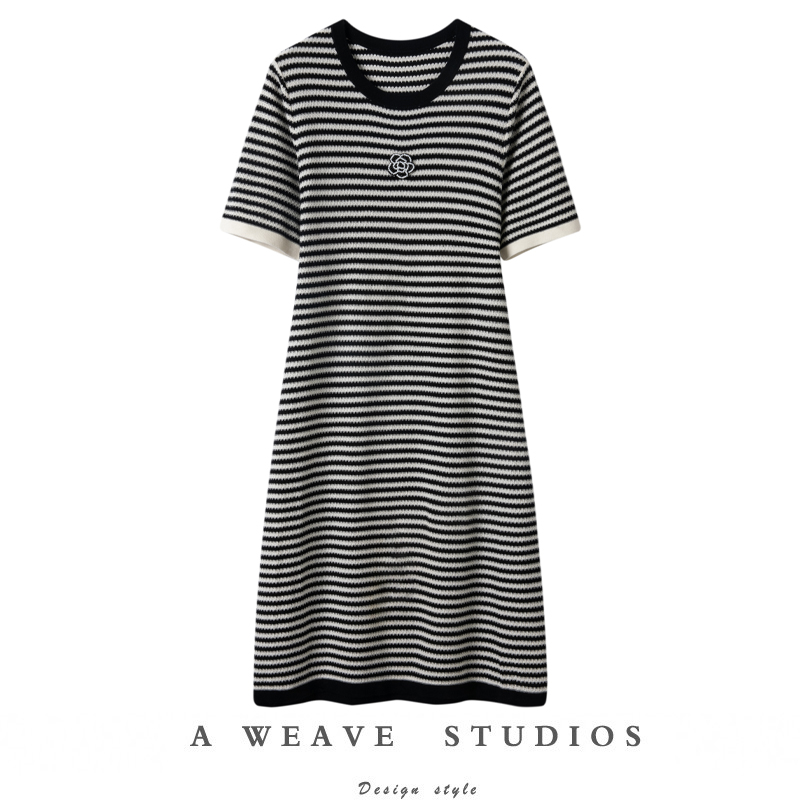 条纹真丝羊绒针织连衣裙