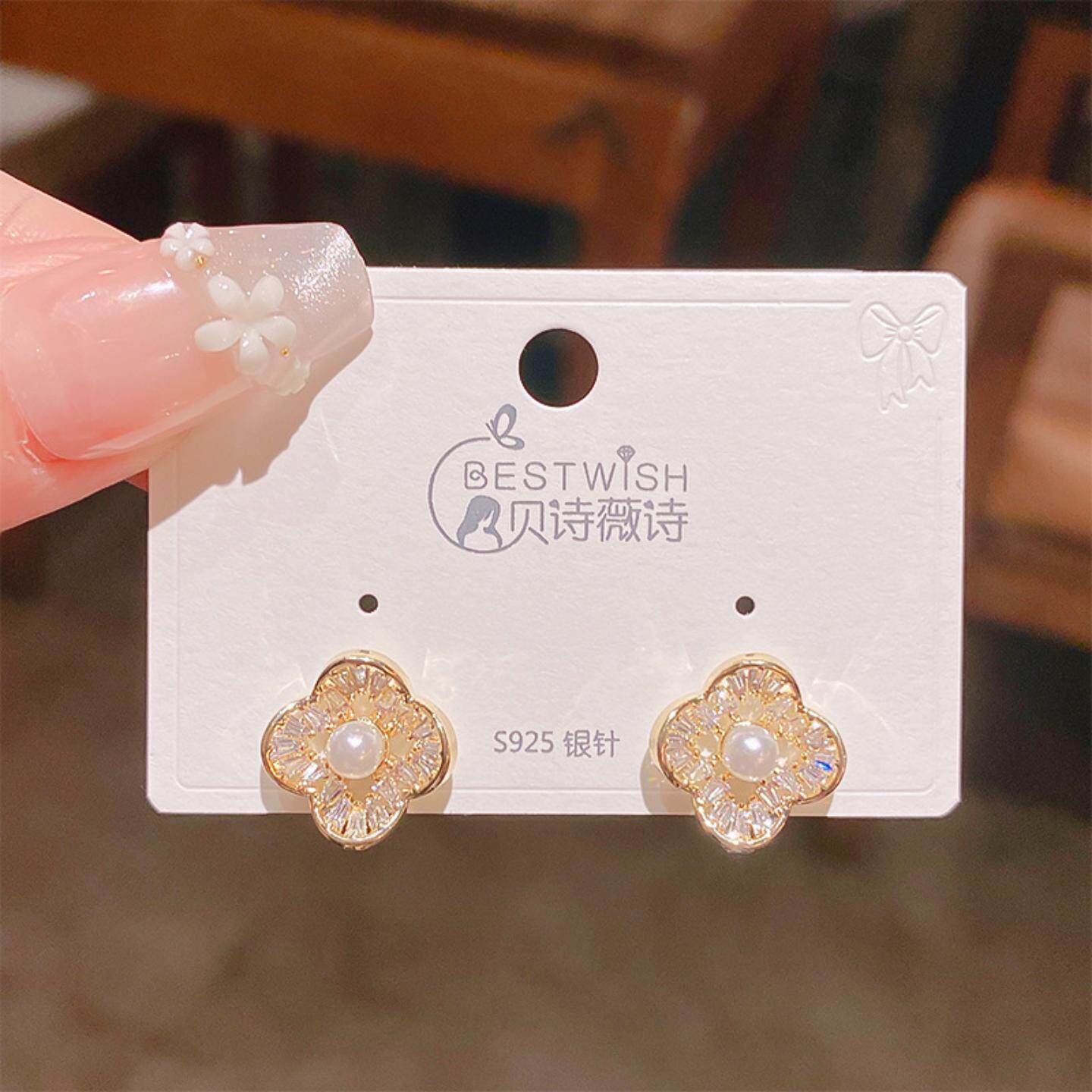 2025新品精致花朵方形锆石小巧