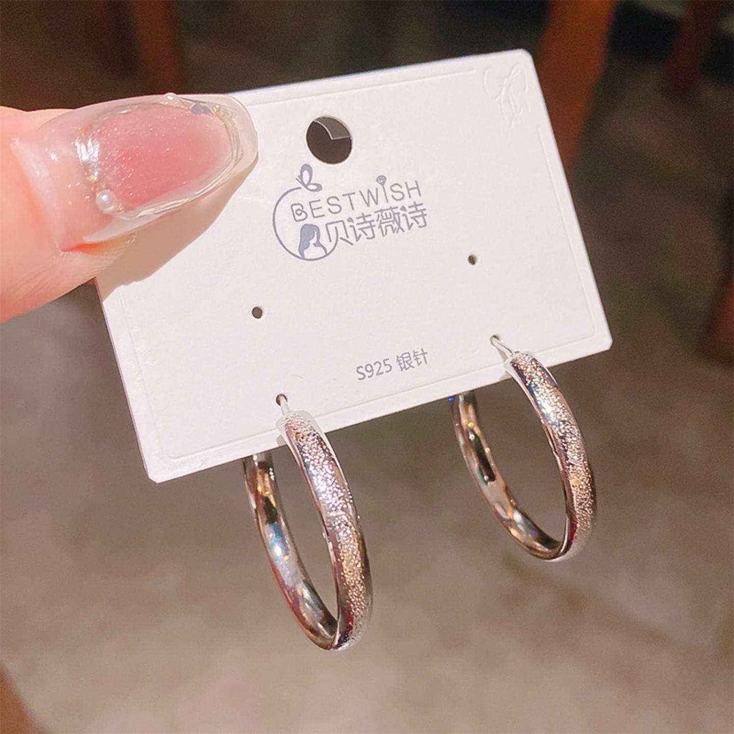 银针设计感光面磨砂圈圈耳钉耳环