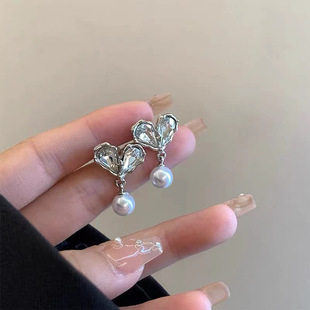 超闪法式气质爱心珍珠吊坠耳环2023年新款女轻奢小众时尚耳钉耳饰