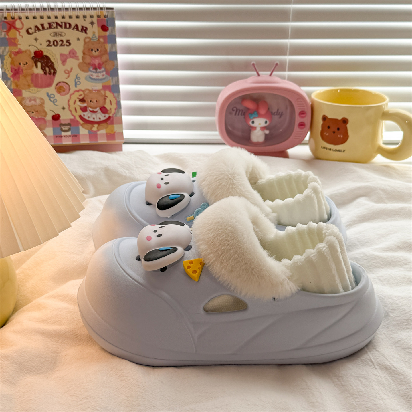 俏绘可拆卸厚底防水洞洞棉拖鞋