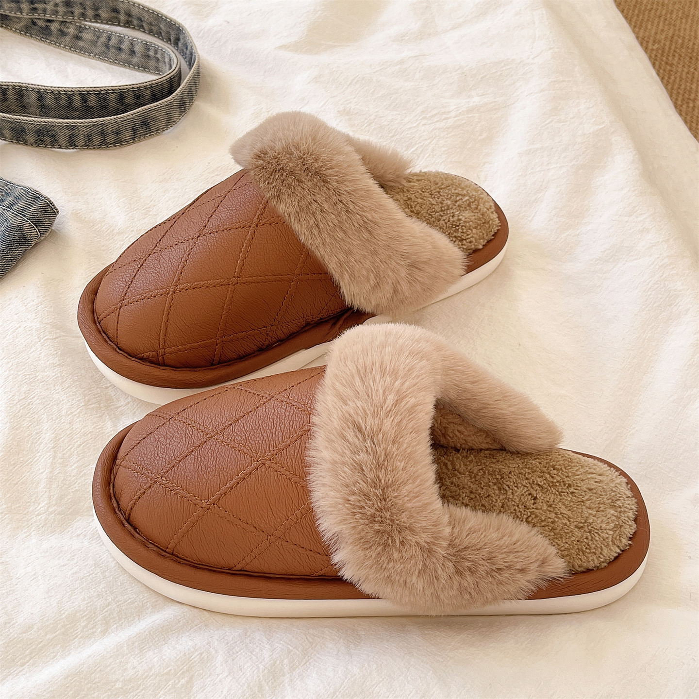 俏绘PU皮防水软底防滑保暖棉拖鞋