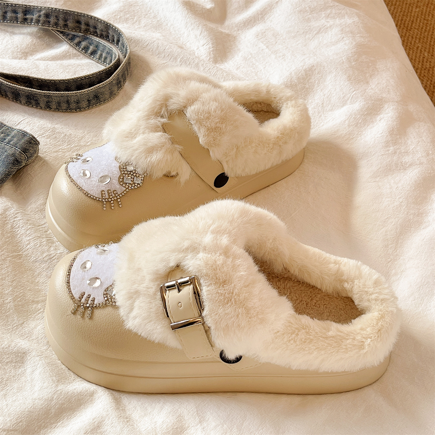 可爱水钻猫咪毛毛拖鞋，居家外穿都可以