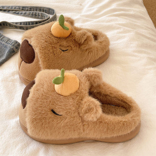 俏绘可爱小苹果卡皮巴拉毛毛鞋