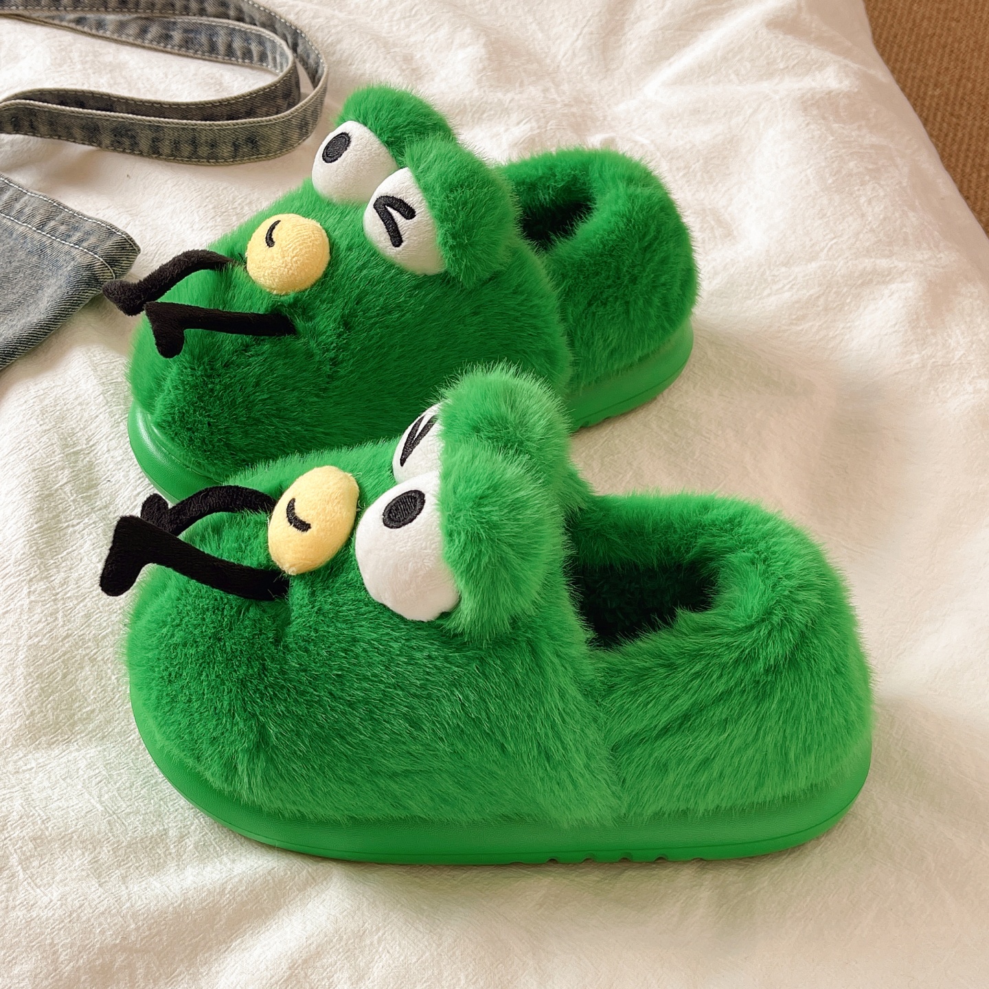 俏绘毛绒保暖可爱虫小绿棉拖鞋
