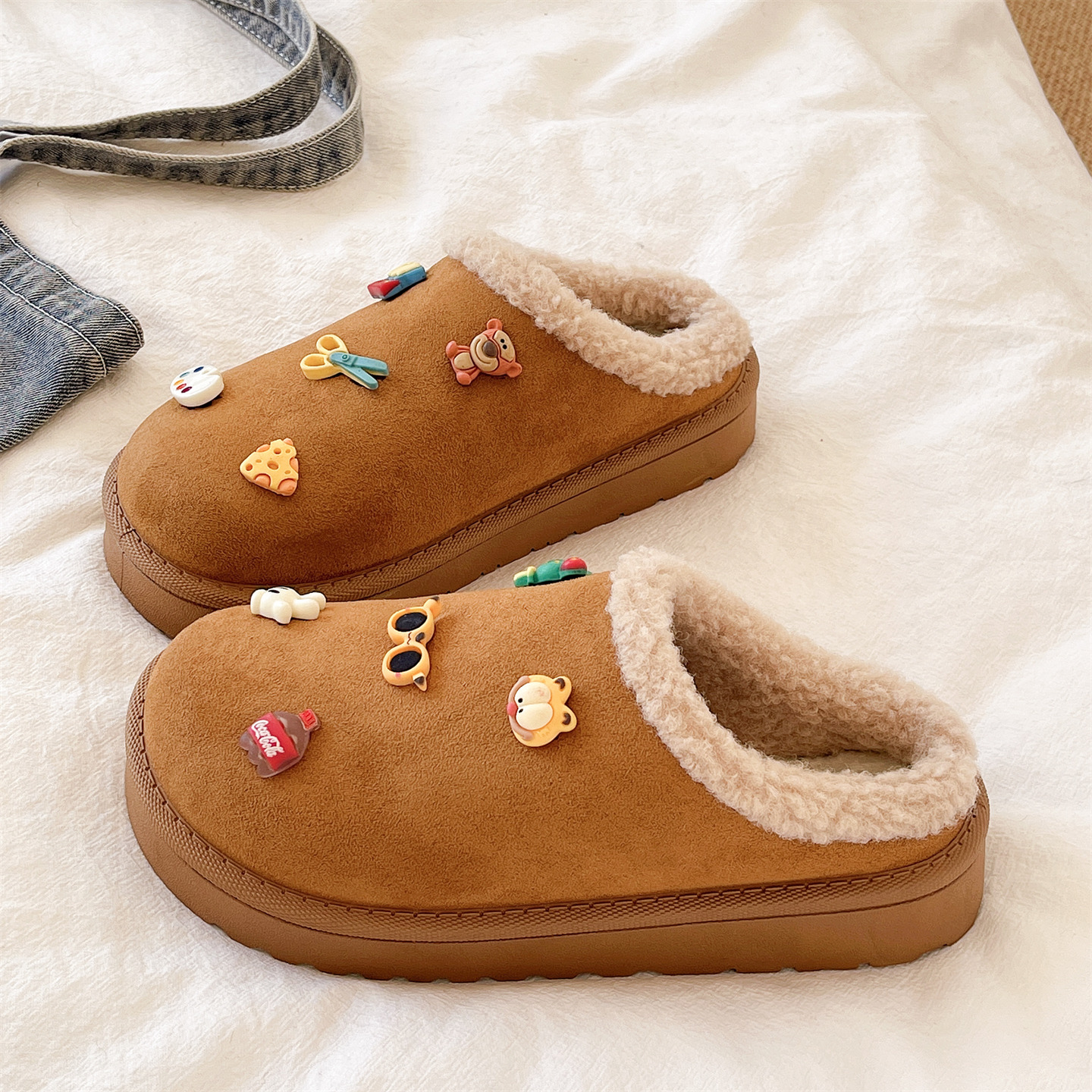 俏绘可爱卡通厚底保暖毛毛拖鞋