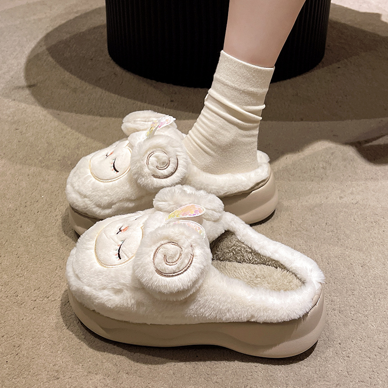 可爱小羊包头毛绒棉拖鞋