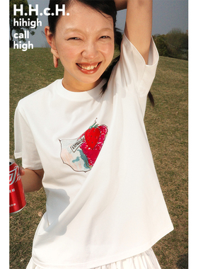 HHCH口海 25SS 原创手绘草莓蛋糕印花落肩圆领宽松白色短袖T恤