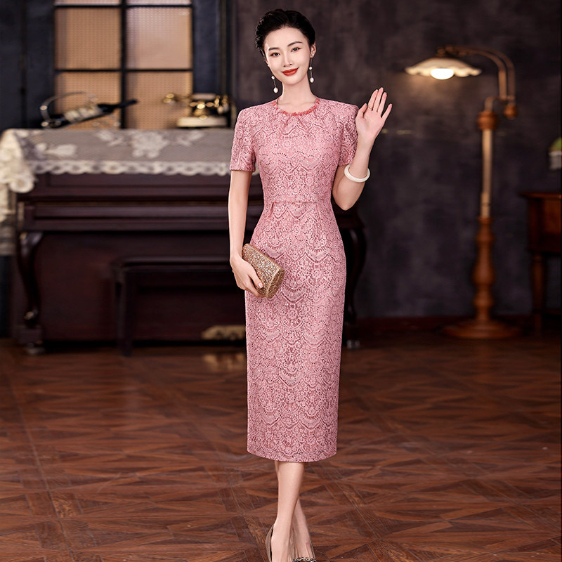 高端轻奢高级感短袖圆领蕾丝旗袍2026年夏季新款妈妈年轻粉色礼服