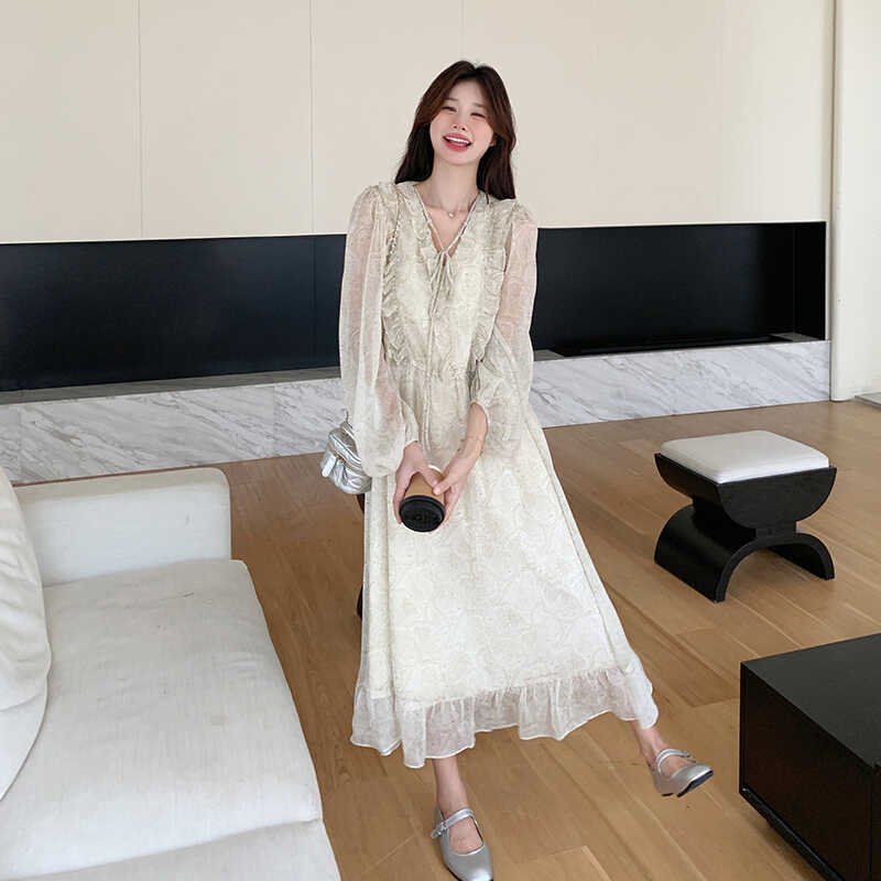 法式优雅温柔风连衣裙女2025秋季新款高级设计感木耳边V领茶歇裙,女装连衣裙,浙宝079