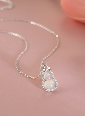 新中式蝴蝶结葫芦项链女款国潮时尚清新甜美福禄白玉髓吊坠锁骨链