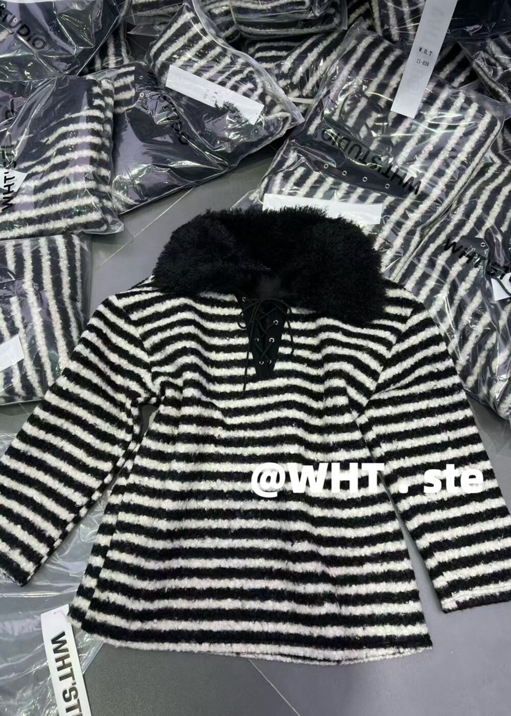 WHT正版2025冬季新款韩版时尚百搭ins条纹毛绒拼接系带宽松卫衣女