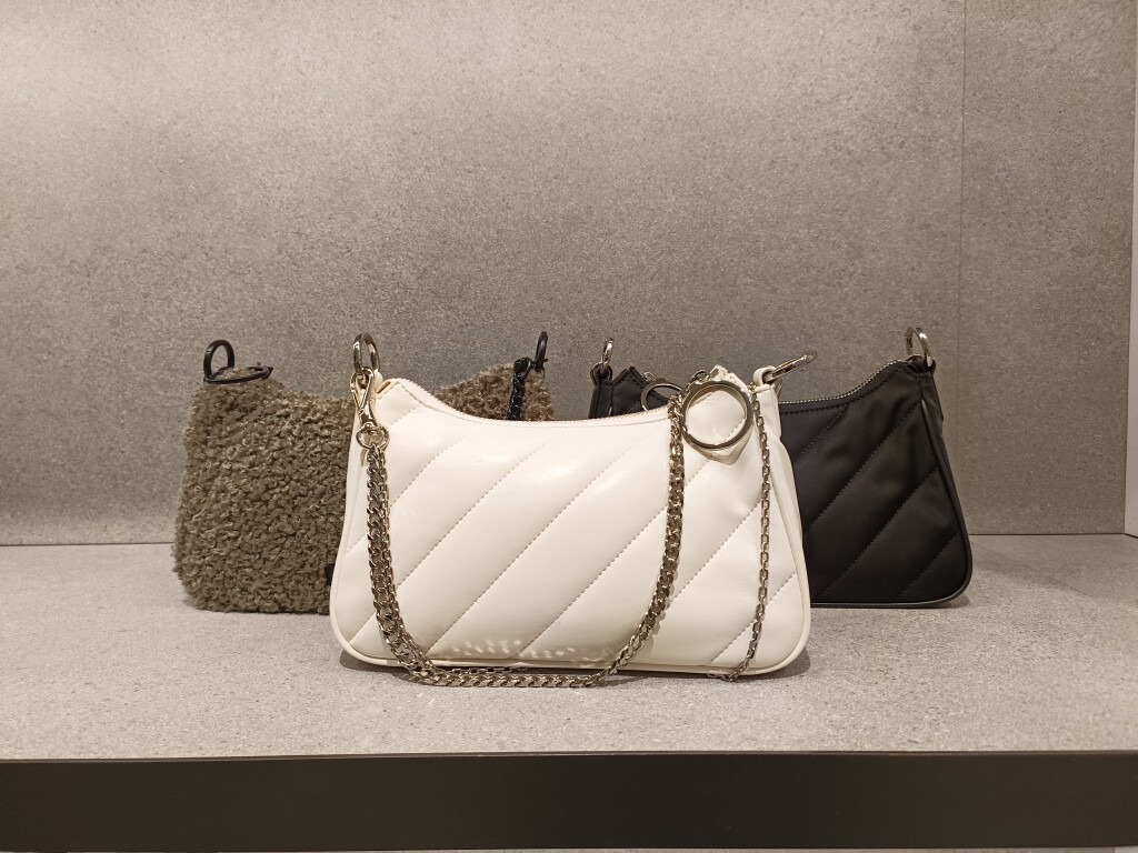 charles&keith  新款小ck2-80151347单肩斜挎链条腋下包女包