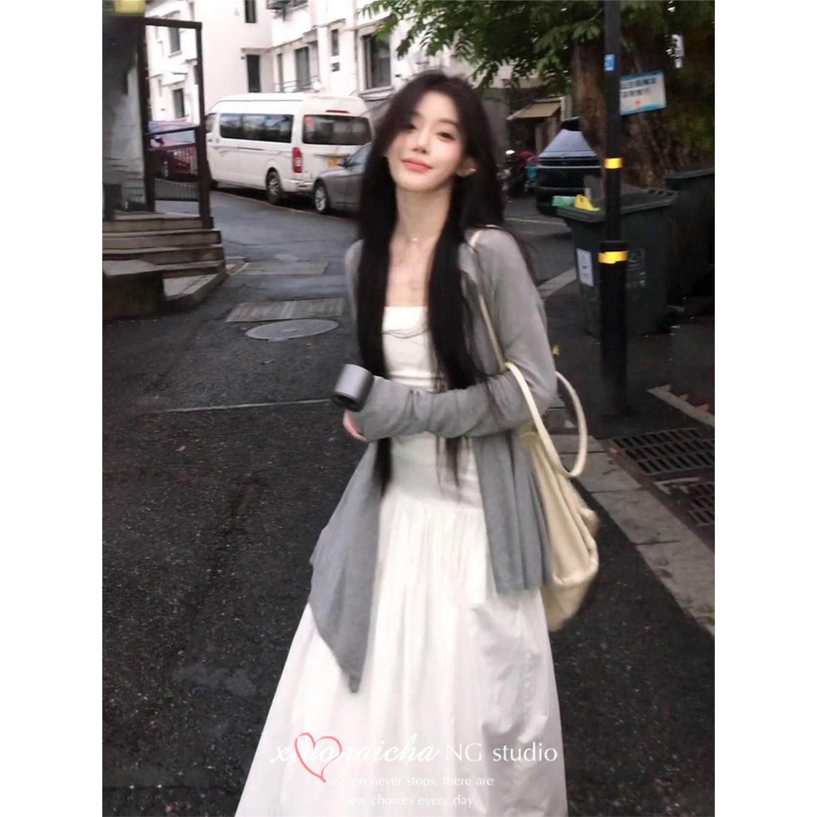 法式温柔风灰色针织开衫女秋季新款小个子穿搭吊带连衣裙两件套