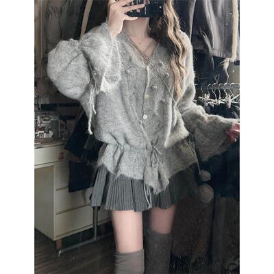 灰色v领镂空毛衣开衫外套