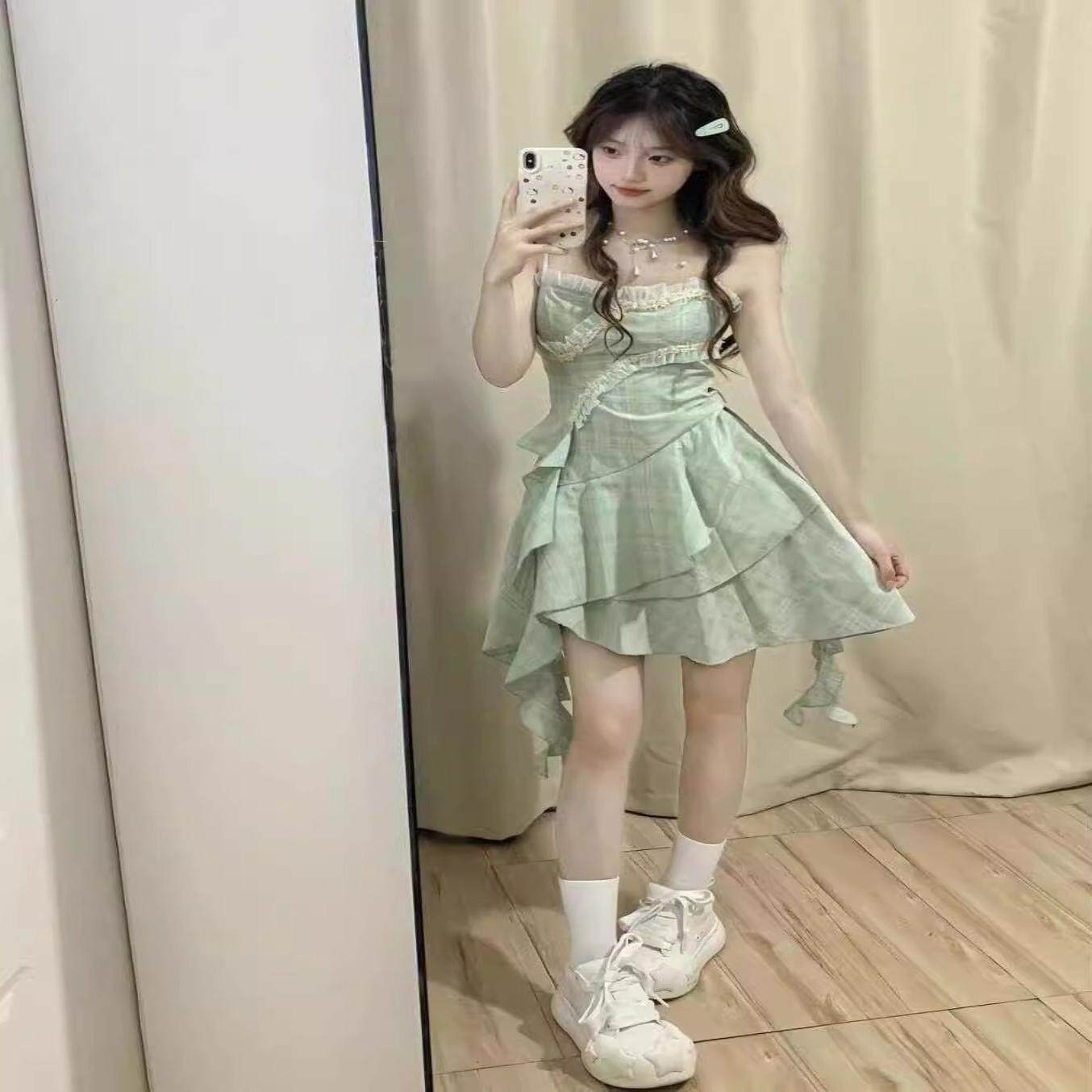2025春季新款少女风甜美绿色无袖吊带裙学生收腰显瘦不规则中长裙