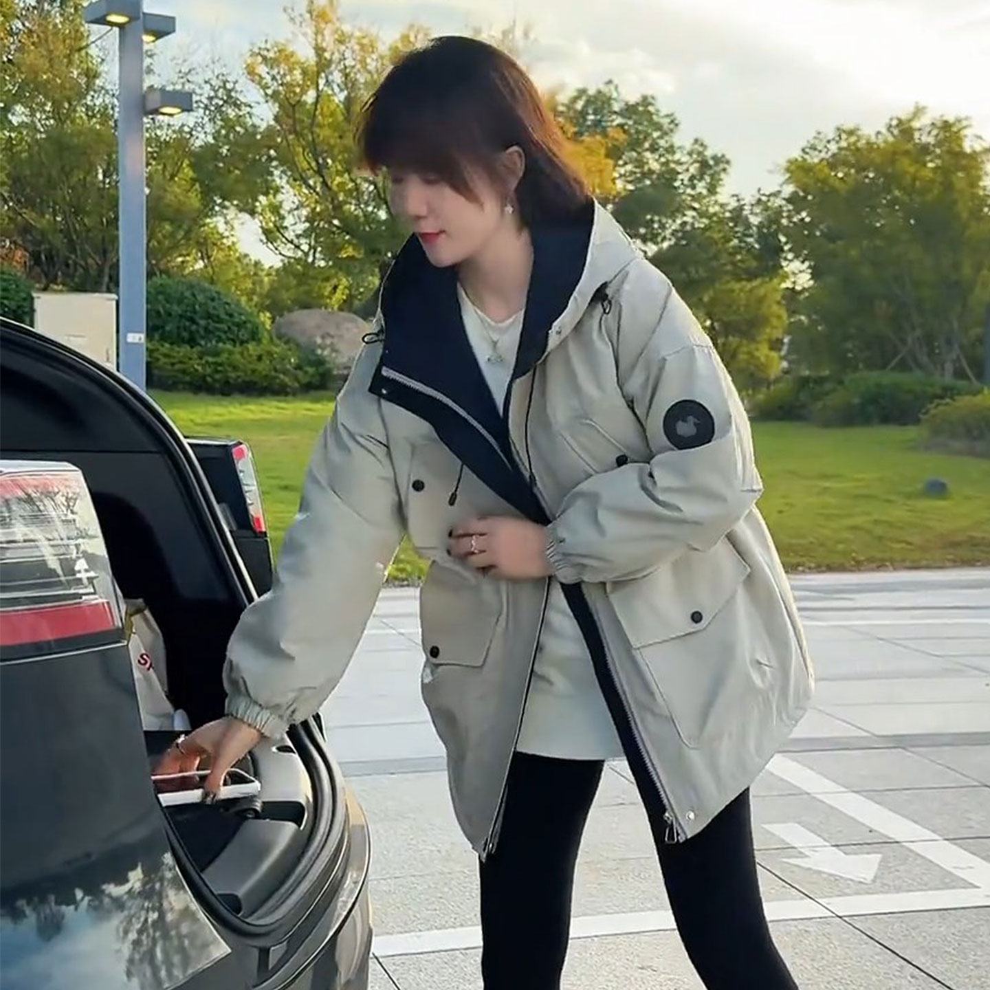 高端欧货中长款风衣2025冬装新款连帽撞色收腰加绒加厚冲锋衣外套