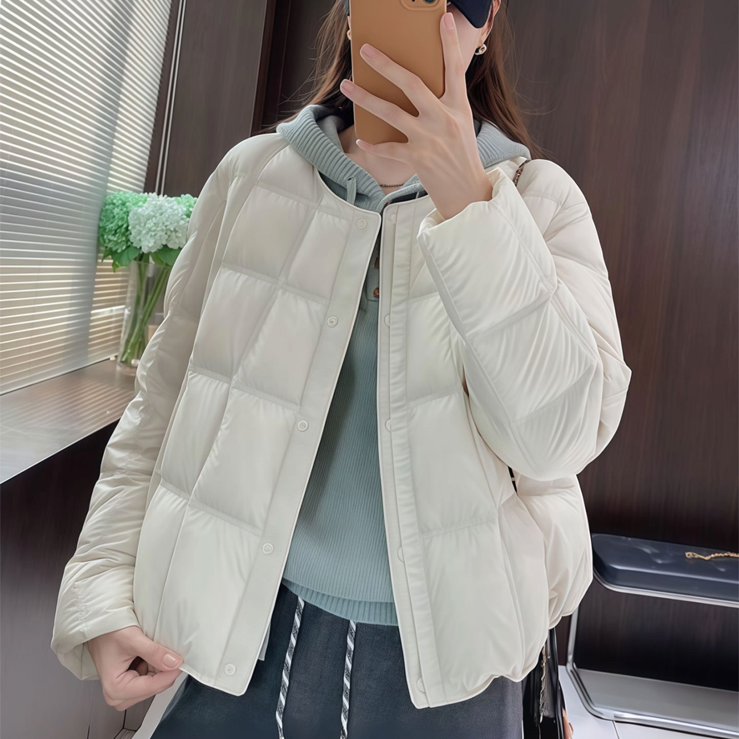 白鸭绒黑色小方块羽绒服女2025冬季新款韩版圆领方格面包服外套潮