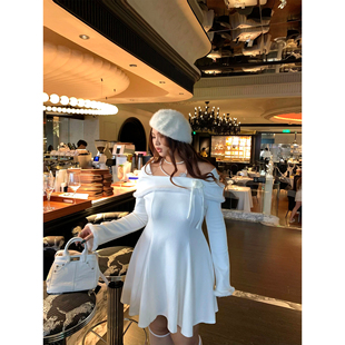 楠哥微胖mm性感一字肩长袖针织连衣裙女秋冬大码弹力修身圣诞短裙