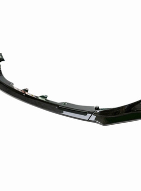 适用2020-IN年的宝马 M4 G82 V款三段式碳纤维前唇 前铲 前下巴