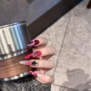 指尖y2k甜辣芭比渐变粉手工美甲穿戴甲暗黑粉千禧辣妹氛围感美甲