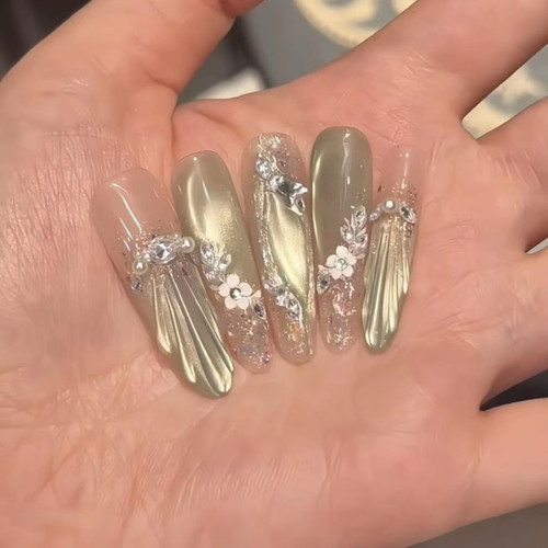 【 星光绿野】纯手工穿戴甲高级感玻璃猫眼法式碎钻美甲片显白