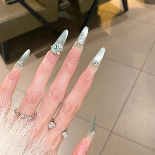 薄荷汽水渐变奶绿猫眼纯手工美甲穿戴甲高级轻奢珍珠链条绿钻美甲