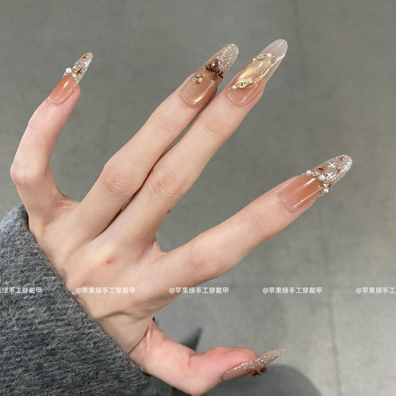 【璀璨星河】法式晶石猫眼小香风高级感显白手工穿戴甲中长款美甲,彩妆/香水/美妆工具,穿戴甲/甲片,淘宝优惠券,粉丝福利购,淘宝优惠卷