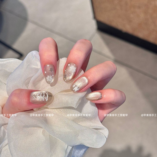 手工穿戴甲圣诞雪花新款灯泡猫眼指甲高级感法式学生气质显白美甲