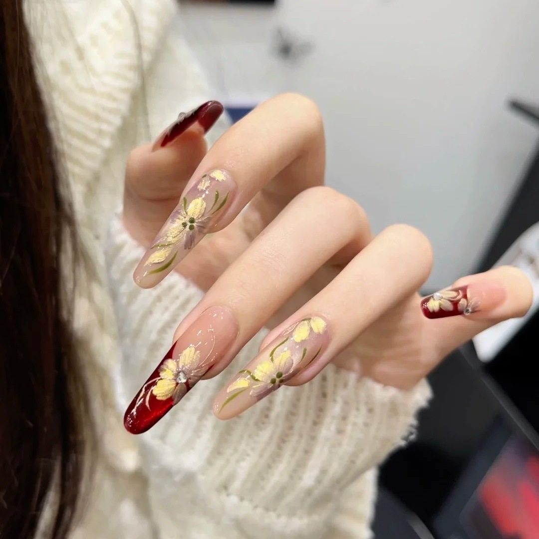 纯手工穿戴甲复古轻奢法式酒红鎏金花叶温柔气质氛围感ins美甲贴,彩妆/香水/美妆工具,穿戴甲/甲片,淘宝优惠券,粉丝福利购,淘宝优惠卷