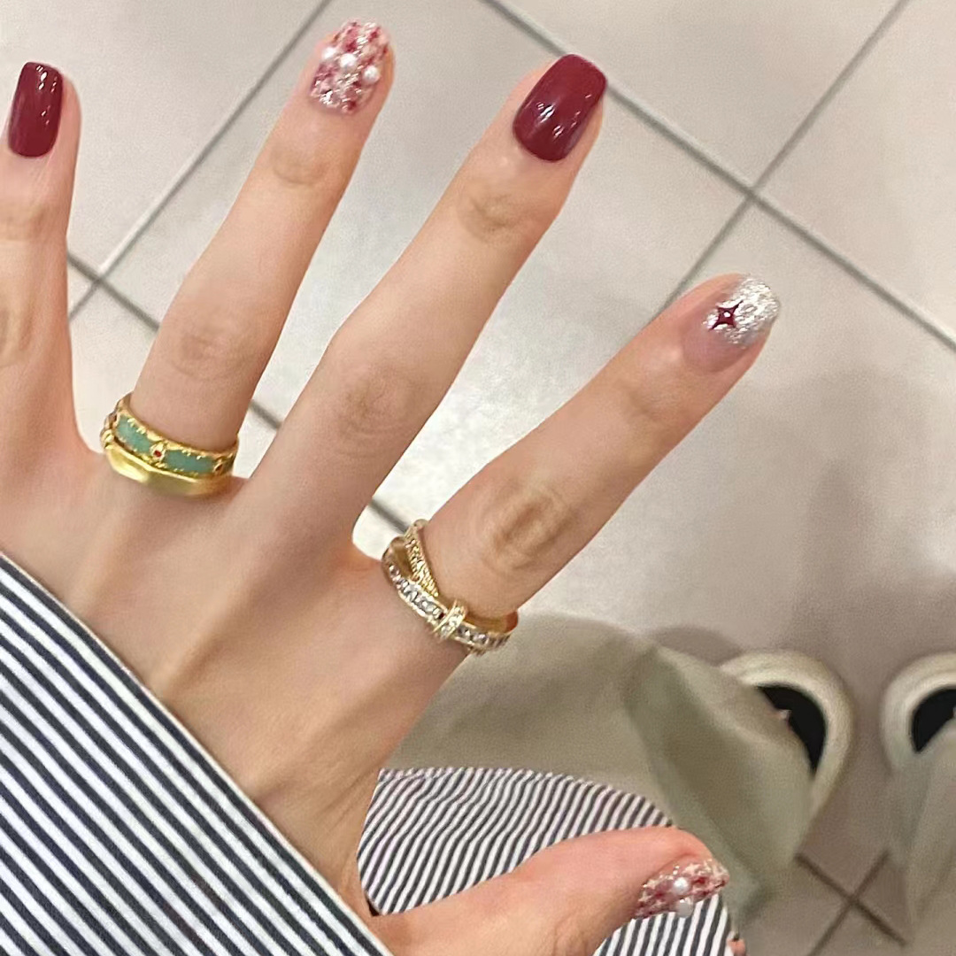 秋冬显白酒红小香风珍珠美甲贴片假指甲片穿戴甲可拆卸