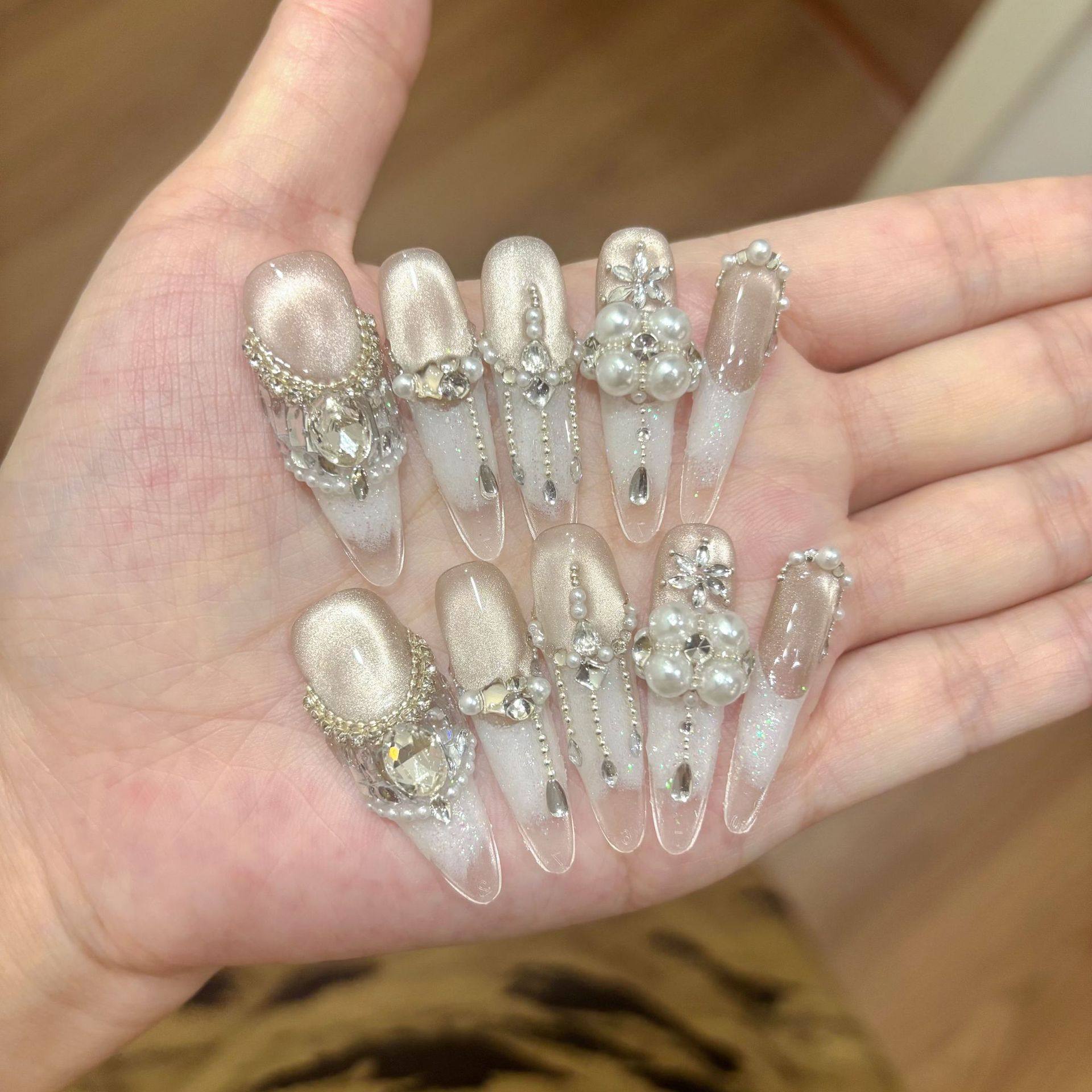 施华洛世奇婚纱爆闪法式欧美穿戴甲纯手作高级感锆石女士手工美甲